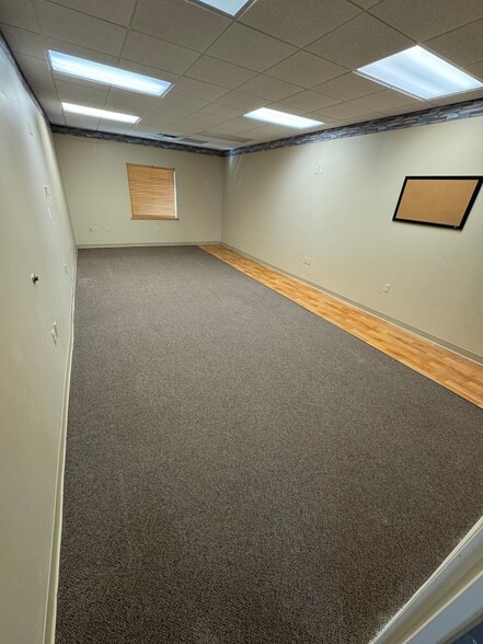 More Photos Of 1239 E 4th Street Rd, Seymour Office For Lease