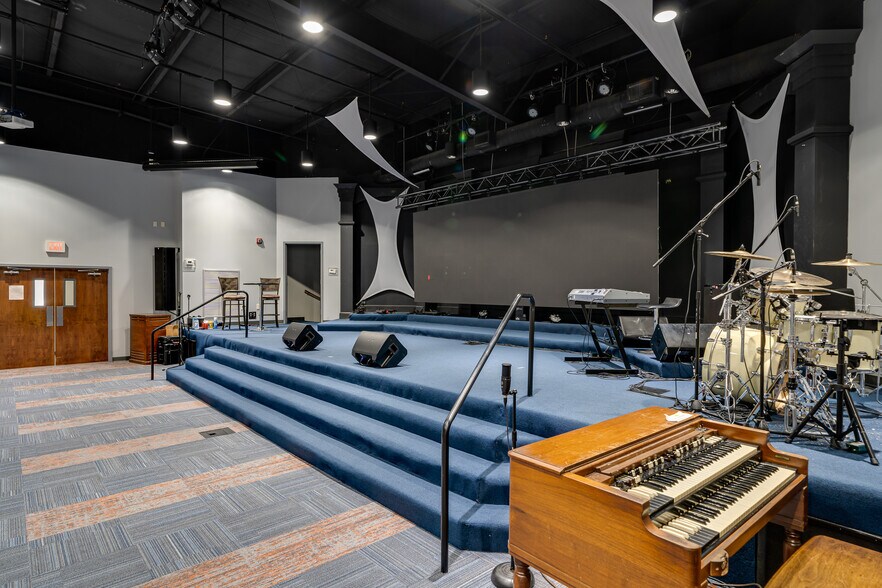 More Photos Of 3737 Stilesboro Rd NW, Kennesaw Flex For Sale