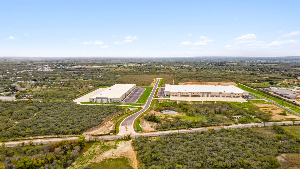 More Photos Of 1106 S Foster Rd, San Antonio Warehouse For Lease