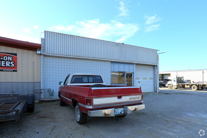 More Photos Of 131 SE Cholwell Ave, Bartlesville Warehouse For Sale