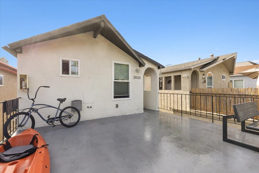 More Photos Of 2033 Garnet Ave, San Diego Apartments For Sale