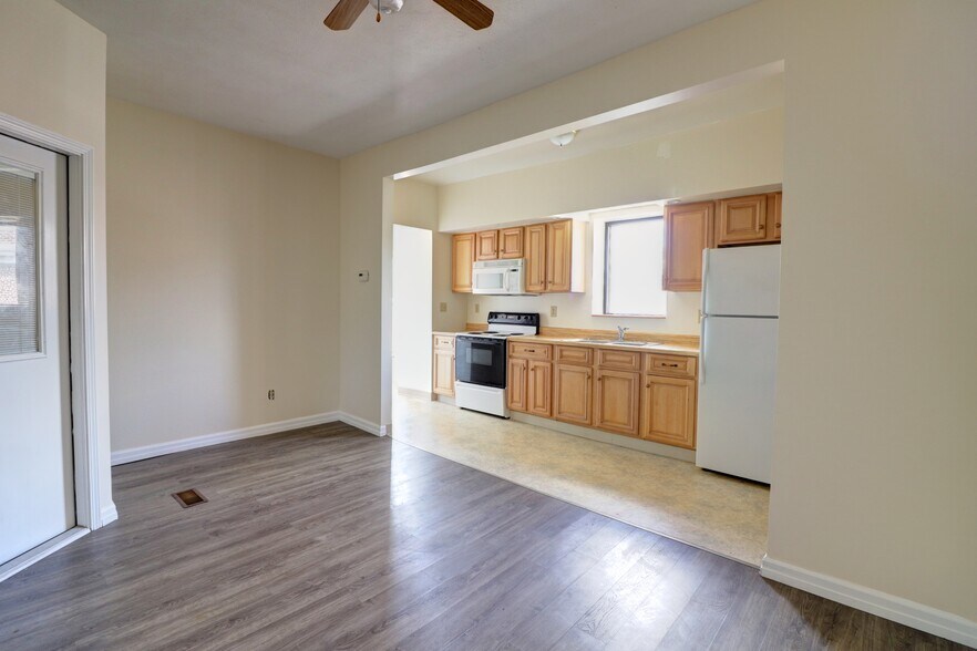 More Photos Of 14 E Main St, Waterloo Township Bar For Sale