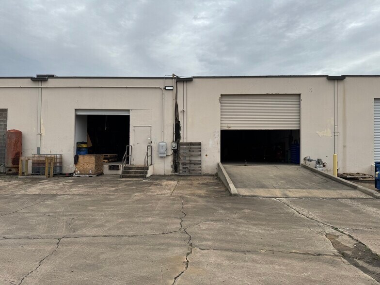 More Photos Of 2521 Fairway Park Dr, Houston Warehouse For Lease