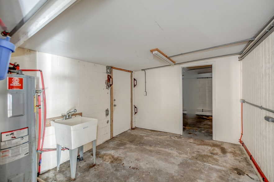 More Photos Of 1456 Trojan Rd, Cross Storefront Retail Office For Lease