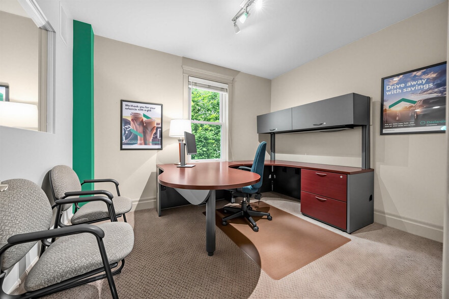 More Photos Of 3569 Cawthra Rd, Mississauga Office For Sale