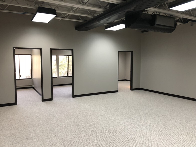 More Photos Of 330 N Wood Rd, Camarillo Warehouse For Lease