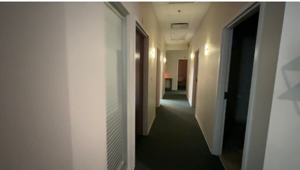 More Photos Of 7751 Kingspointe Pky, Orlando Light Distribution For Lease