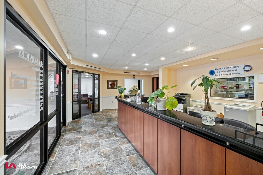 More Photos Of 1686 Roswell Rd, Marietta Office For Sale