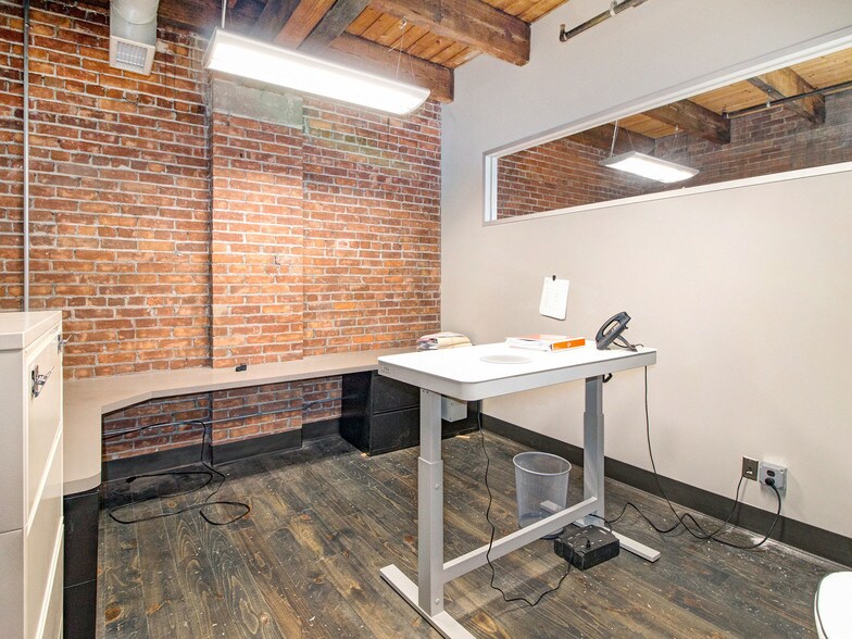 More Photos Of 2630 Charlevoix St, Detroit Office For Sale