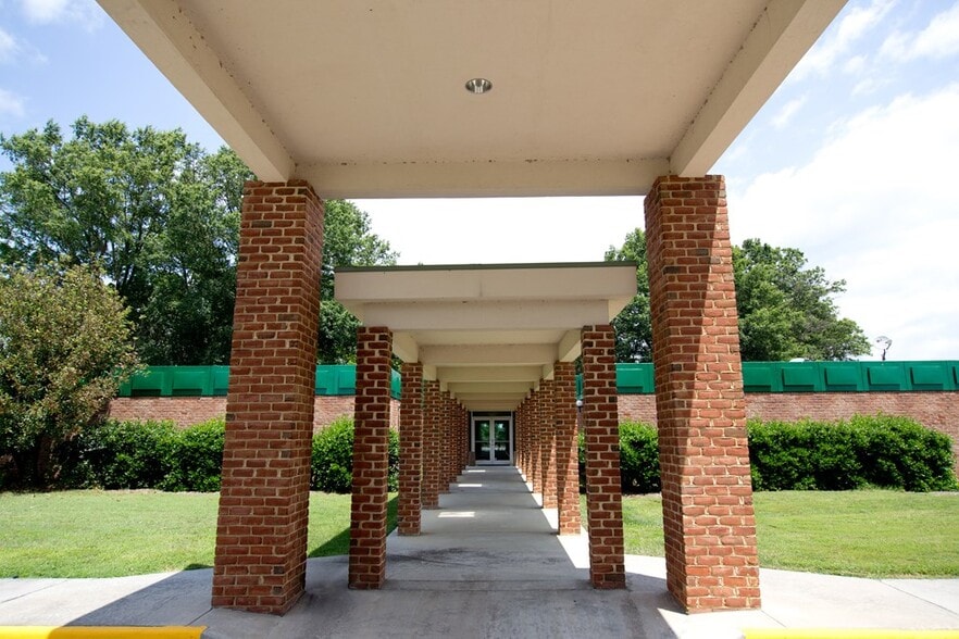 More Photos Of 36 Wedgewood Dr, Farmville Golf Course Driving Range For Sale