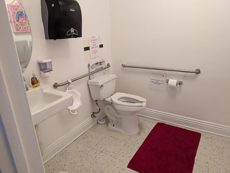 More Photos Of 1909 Santa Monica Blvd, Santa Monica Storefront For Lease