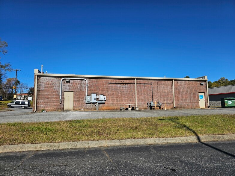 More Photos Of 1000 E Main St, Cherryville Freestanding For Sale