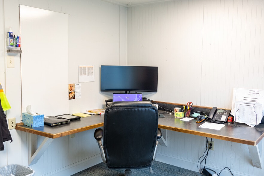 More Photos Of 2321 W 1st St, Duluth Service For Sale