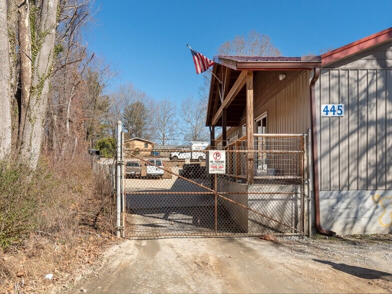 More Photos Of 445 6th E ave, Hendersonville Light Distribution For Sale