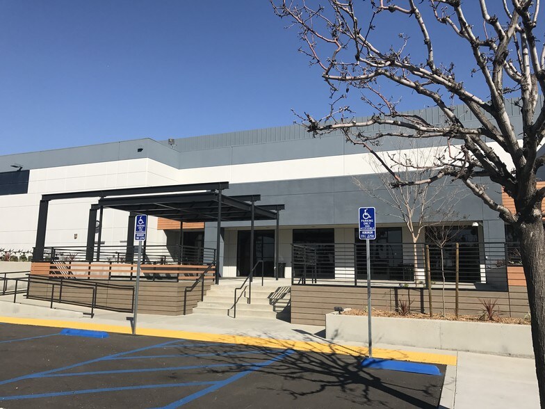 More Photos Of 924 Overland Ct, San Dimas Office For Lease