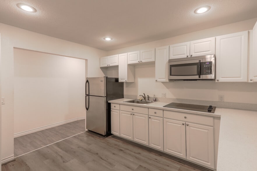 More Photos Of 703 S 10th St, Las Vegas Medical For Sale