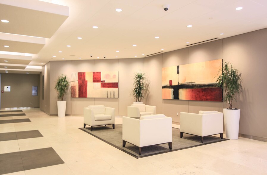 More Photos Of 800 W 6th St, Los Angeles Office For Lease