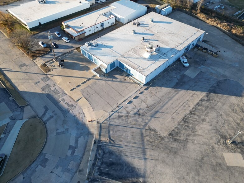 More Photos Of 6923 E 14th St, Tulsa Service For Sale