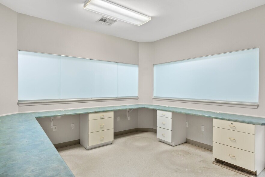 More Photos Of 1200 Henley Ln, Baker Medical For Lease