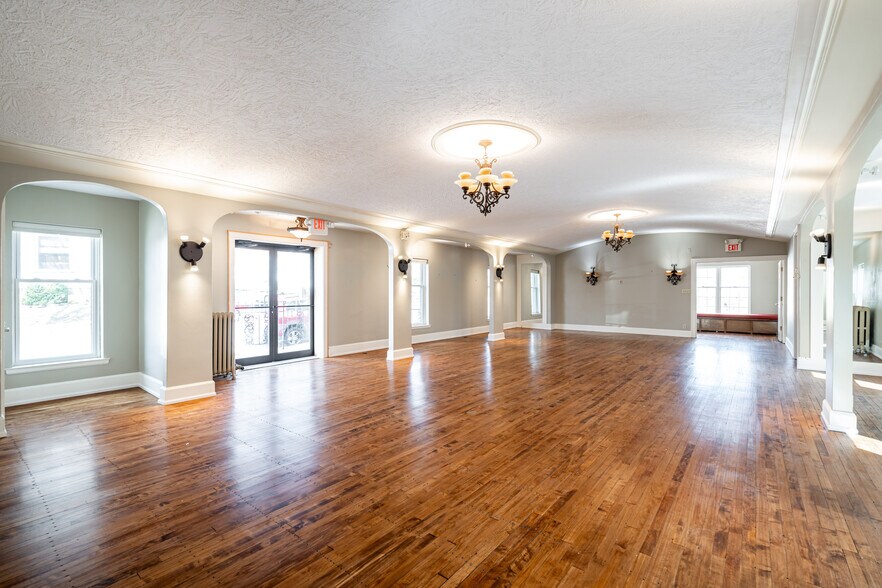 More Photos Of 3701 E Layton Ave, Cudahy Storefront Retail Residential For Sale