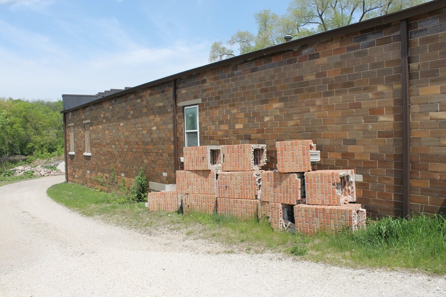 More Photos Of 123 E Hydraulic St, Yorkville Warehouse For Sale