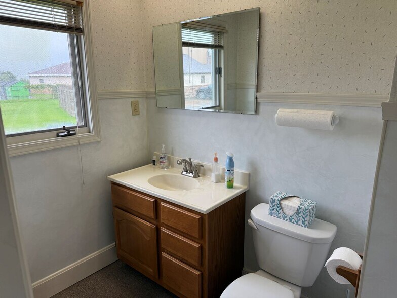 More Photos Of N4080 Hwy E, Freedom Office For Sale