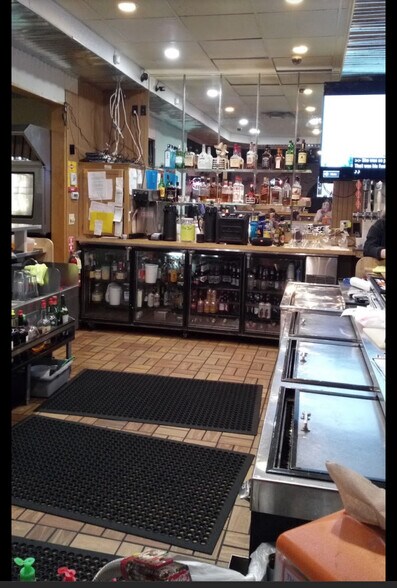 More Photos Of 310-390 El Dorado Dr, Jordan Unknown For Lease