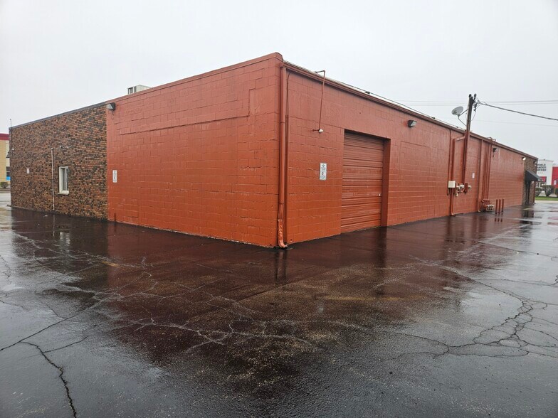 More Photos Of 114 N Larkin Ave, Joliet Storefront For Sale