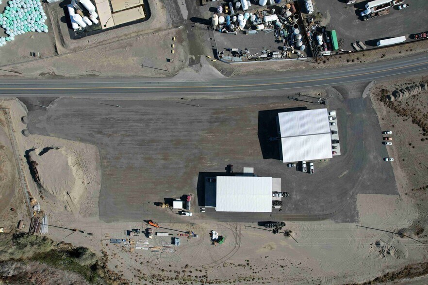 More Photos Of 3251 N Glade Rd, Pasco Warehouse For Lease