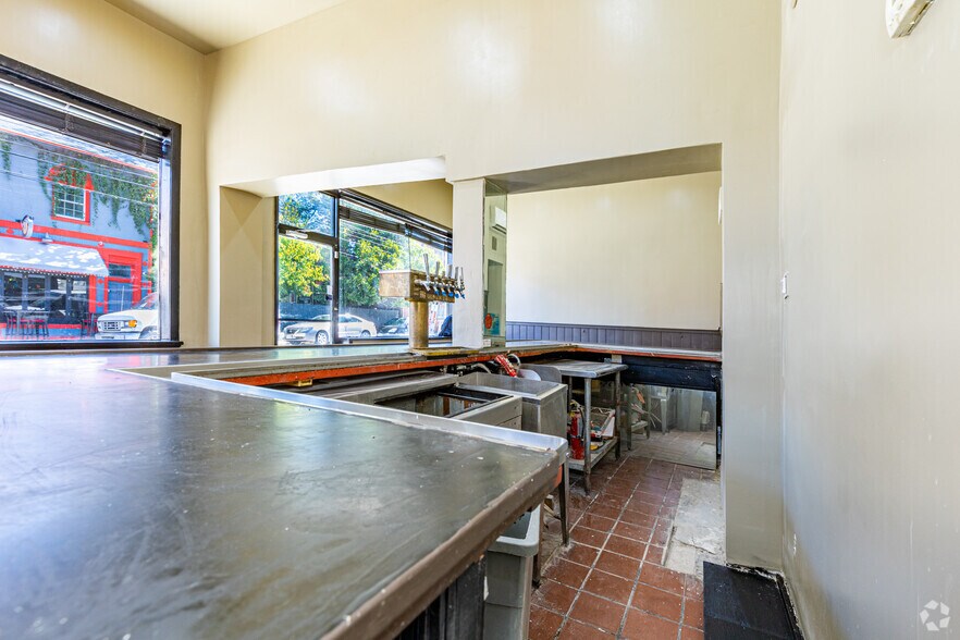 More Photos Of 300-304 N Robinson St, Richmond Freestanding For Sale