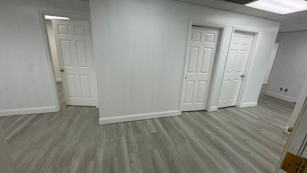 More Photos Of 1684 N Belcher Rd, Clearwater Flex For Lease