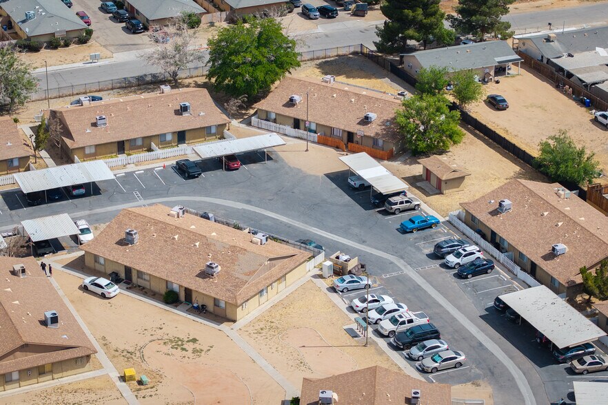 More Photos Of 11200 Chamberlaine Way, Adelanto Apartments For Sale