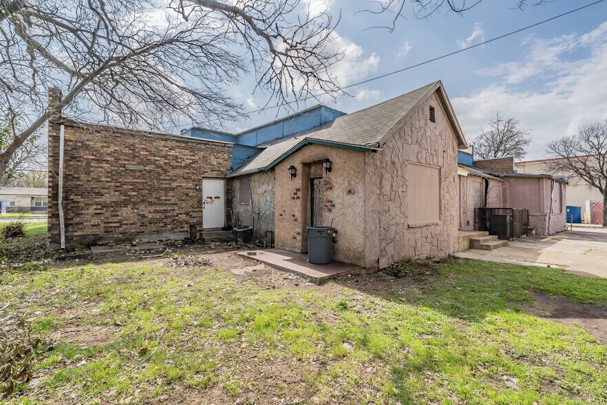 More Photos Of 7235 Glenview Dr, Richland Hills Office For Sale