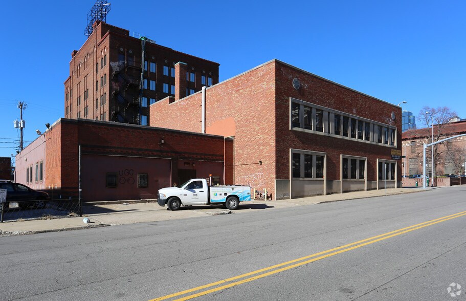 More Photos Of 215 E 18TH, Kansas City Office For Lease