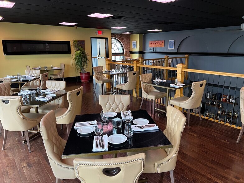 More Photos Of 1 W Main St, Clinton Storefront Retail Office For Lease