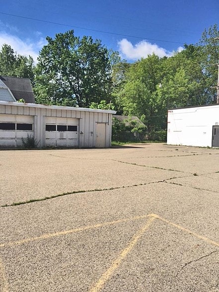 More Photos Of 305 W Elizabeth St, Stockbridge Schools For Sale