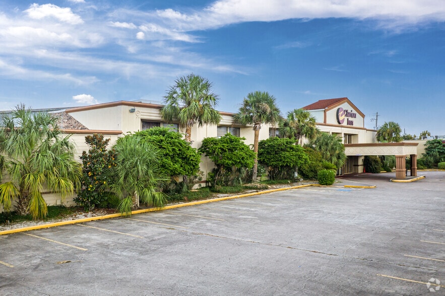 Primary Photo Of 925 Highway 332, Lake Jackson Hotel For Sale