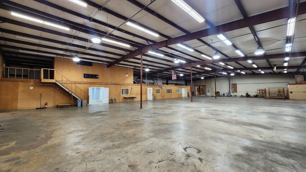 More Photos Of 3551 Hwy 51 N, Fort Mill Warehouse For Lease