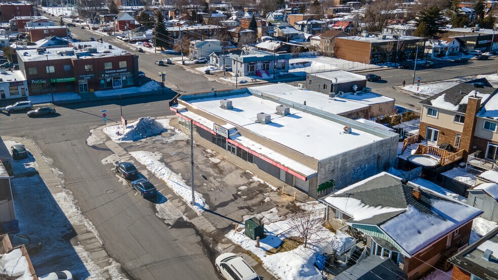 More Photos Of 2203 Ch De Chambly, Longueuil Storefront For Sale