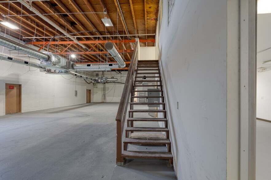 More Photos Of 320 Kentucky St, Bakersfield Manufacturing For Sale