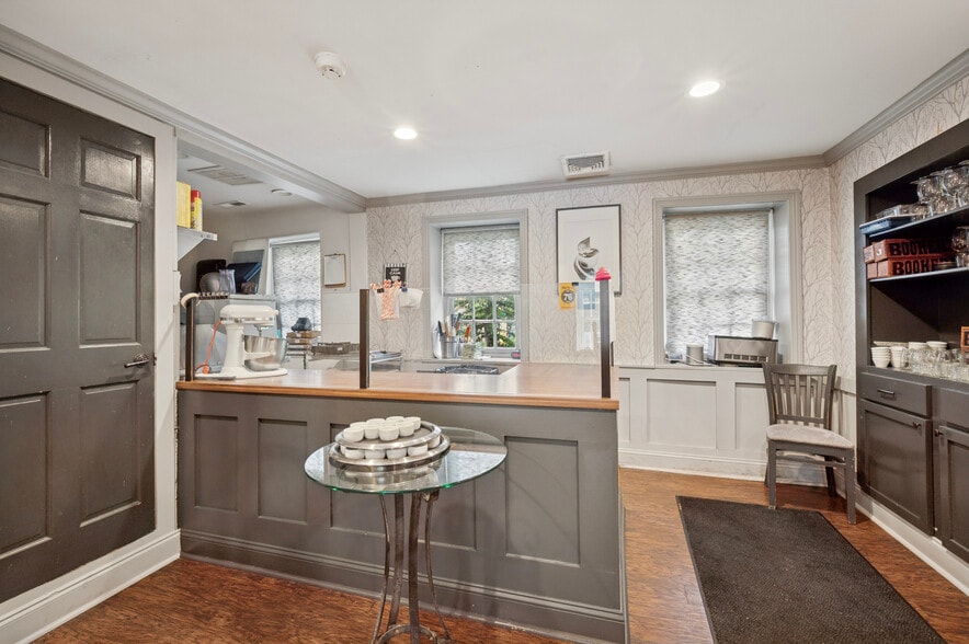 More Photos Of 7402 Germantown Ave, Philadelphia Restaurant For Lease