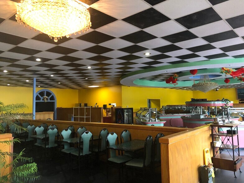 More Photos Of 2449 N Church St, Burlington Restaurant For Lease