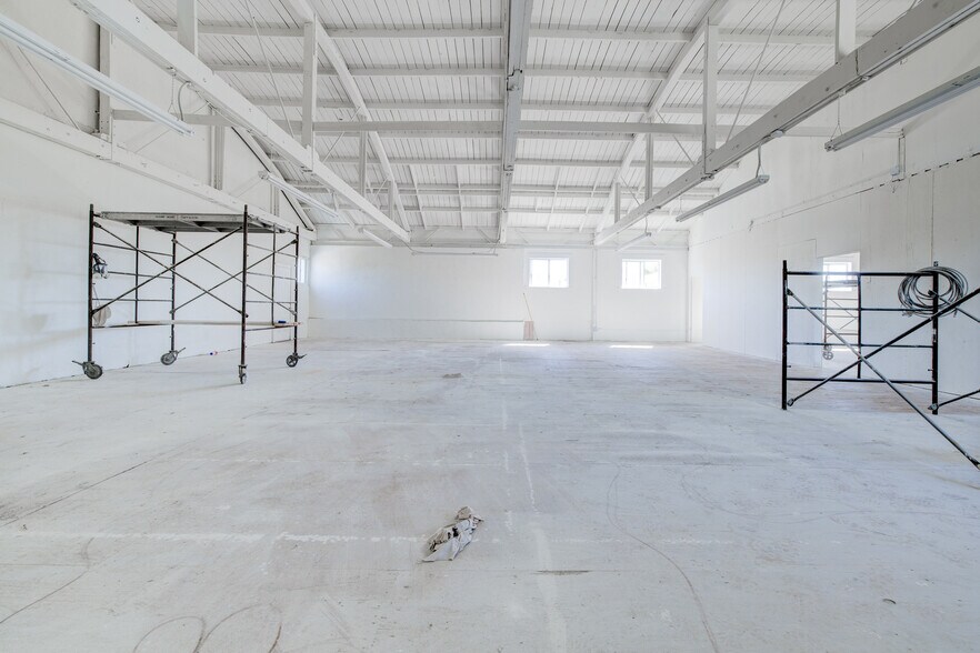 More Photos Of 4337 147th St, Lawndale Industrial For Sale
