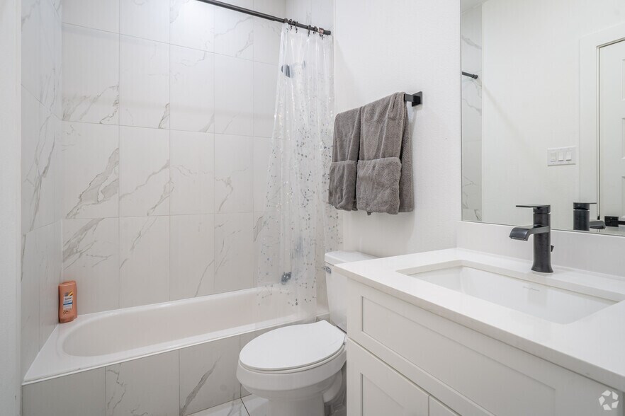 More Photos Of 316 Thornton Rd, Houston Apartments For Sale