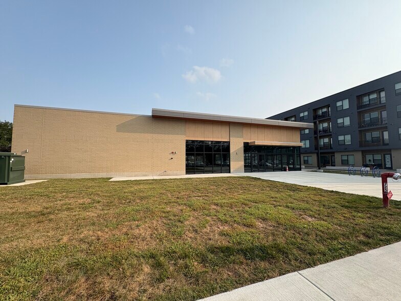 More Photos Of 725 2nd St, Columbus Freestanding For Lease