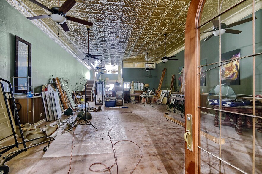 More Photos Of 115 S Travis St, Sherman General Retail For Sale