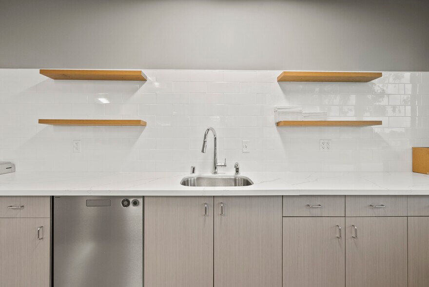 More Photos Of 1810 Gateway Dr, San Mateo Coworking Space