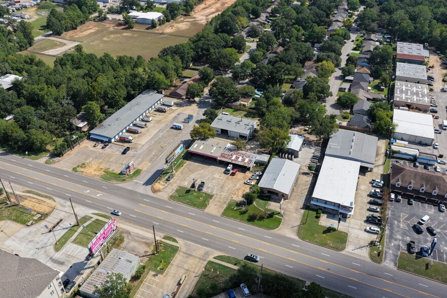 More Photos Of 2214 N Frazier St, Conroe Auto Repair For Sale