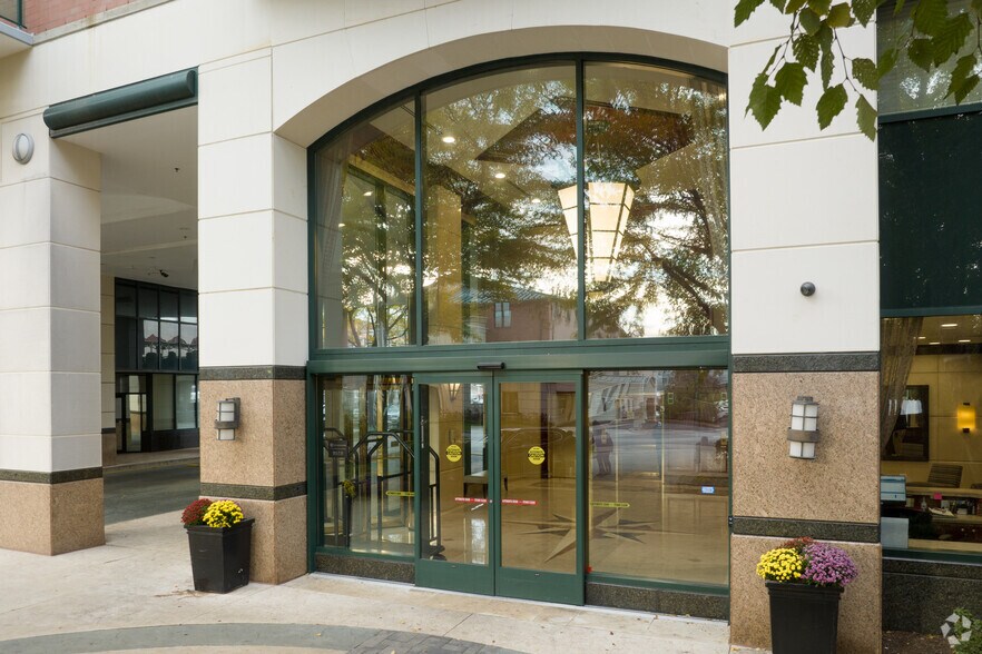 More Photos Of 100 Tower Dr, Edgewater Apartments For Lease