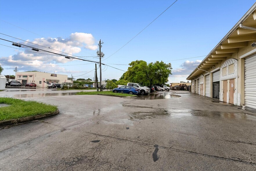 More Photos Of 2201-2227 SW 57th Ave, West Park Warehouse For Sale